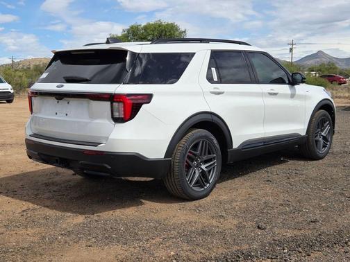 Star White Metallic Tri-Coat 2026 Ford Explorer ST-Line