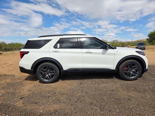 Star White Metallic Tri-Coat 2026 Ford Explorer ST-Line