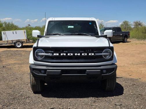 OXFORD WHITE 2026 Ford Bronco Outer Banks