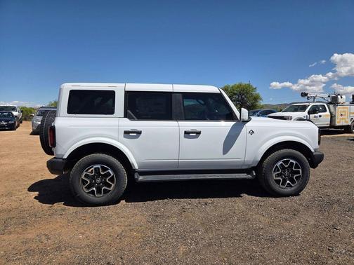 OXFORD WHITE 2026 Ford Bronco Outer Banks