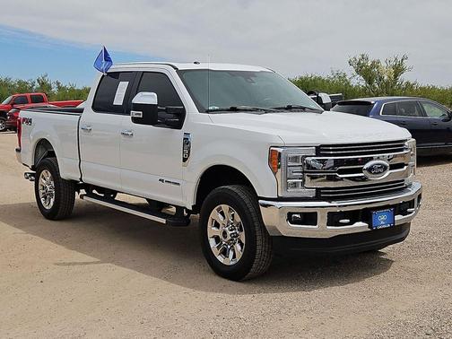 OXFORD WHITE 2017 Ford F-250 Lariat