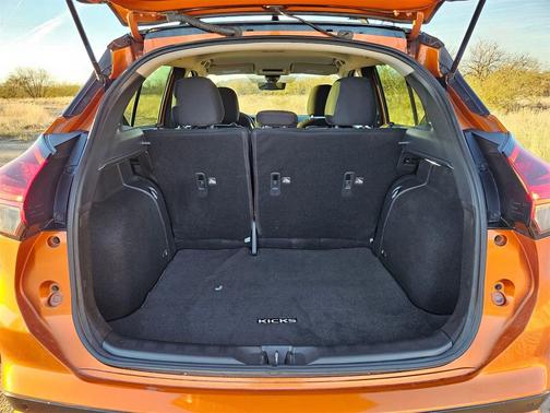 2021 Nissan Kicks SR