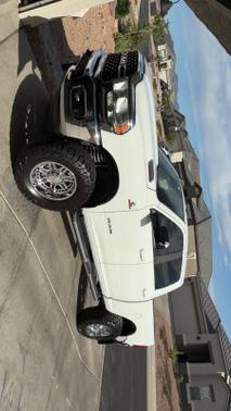 Bright White Clearcoat 2022 RAM 2500 Big Horn Crew Cab 4x4 6'4' Box