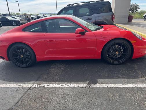 2018 Porsche 911 Carrera