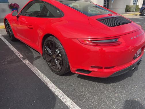 2018 Porsche 911 Carrera