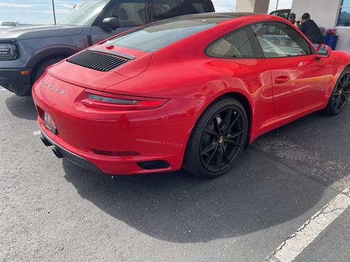 2018 Porsche 911 Carrera