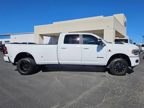 2024 RAM 3500 Laramie Crew Cab 4x4 8' Box