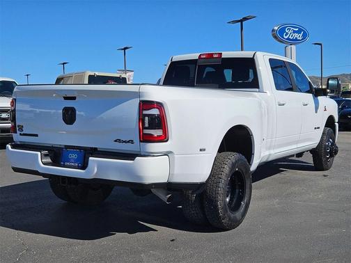2024 RAM 3500 Laramie Crew Cab 4x4 8' Box