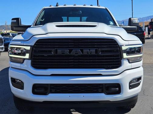 2024 RAM 3500 Laramie Crew Cab 4x4 8' Box