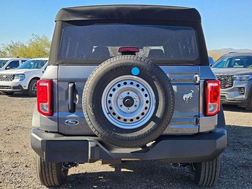 CARBONIZED GRAY METALLIC 2025 Ford Bronco Base