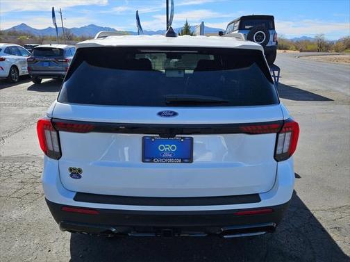2025 Ford Explorer ST-Line