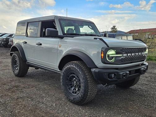 AVALANCHE GRAY 2026 Ford Bronco Badlands