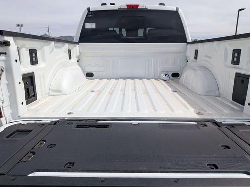STAR WHITE METALLIC TRICOAT 2026 Ford F-150 Platinum