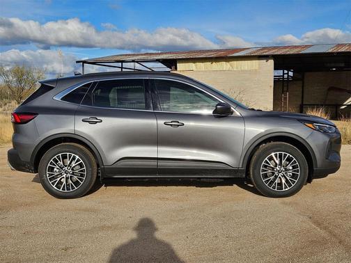 2026 Ford Escape PHEV SE