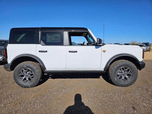 OXFORD WHITE 2025 Ford Bronco Badlands