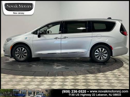 2023 Chrysler Pacifica Hybrid Limited