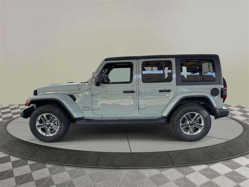 2023 Jeep Wrangler 4-Door Sahara 4x4