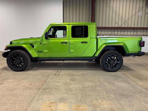 2025 Jeep Gladiator Nighthawk