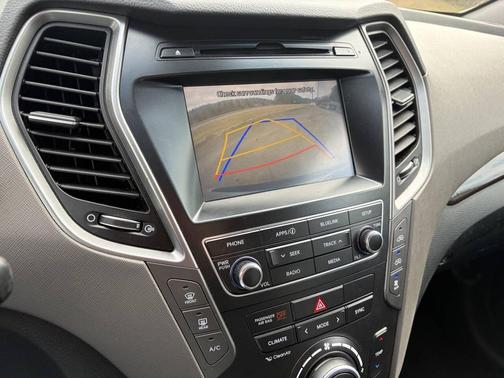 2017 Hyundai SANTA FE SE