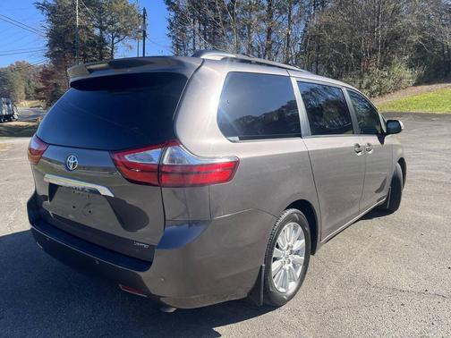 2017 Toyota Sienna Limited Premium
