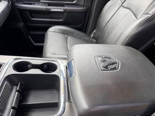 2018 RAM 2500 Laramie Crew Cab 4x4 6'4' Box