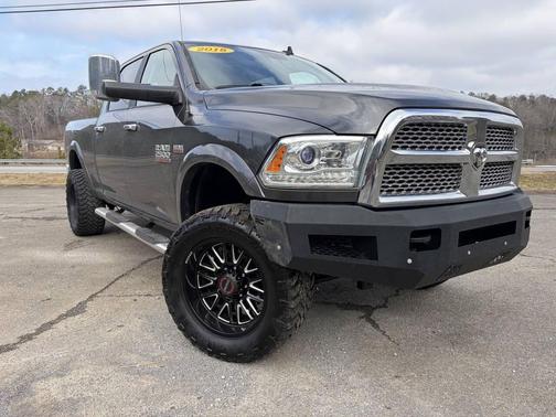 2018 RAM 2500 Laramie Crew Cab 4x4 6'4' Box