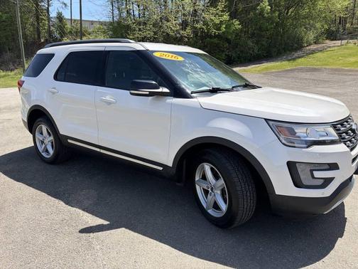 White 2016 Ford Explorer XLT
