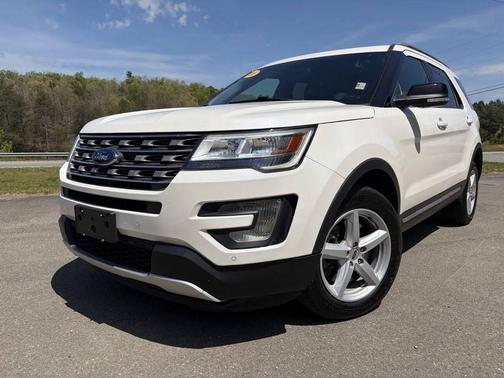 White 2016 Ford Explorer XLT