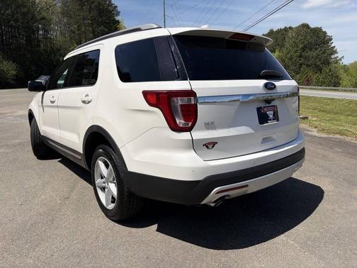 White 2016 Ford Explorer XLT