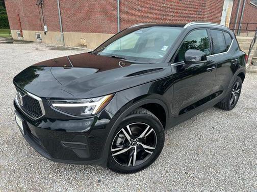 2025 Volvo XC40 B5 Core Bright Theme