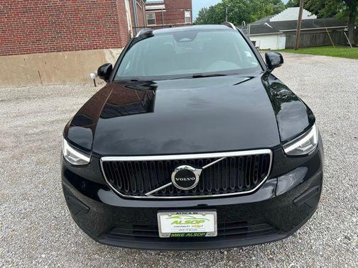 2025 Volvo XC40 B5 Core Bright Theme
