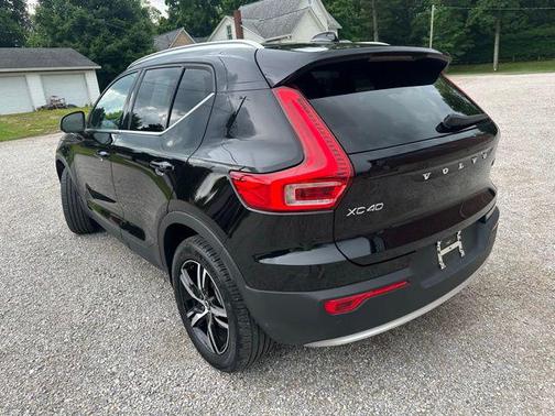 2025 Volvo XC40 B5 Core Bright Theme