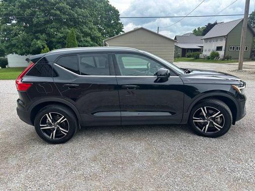 2025 Volvo XC40 B5 Core Bright Theme