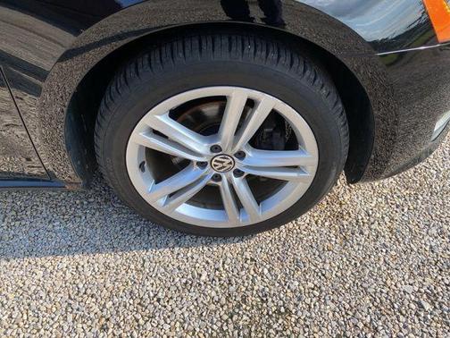 2014 Volkswagen Passat 1.8T Auto SE w/Sunroof & Nav