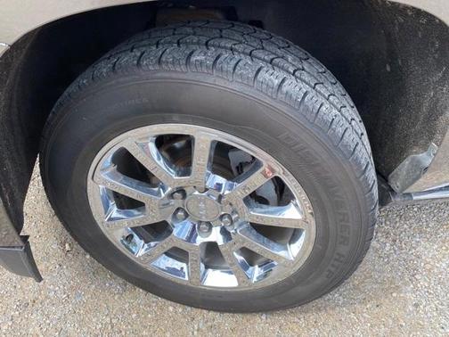 Photo 4 of 30 of 2015 GMC Yukon Denali