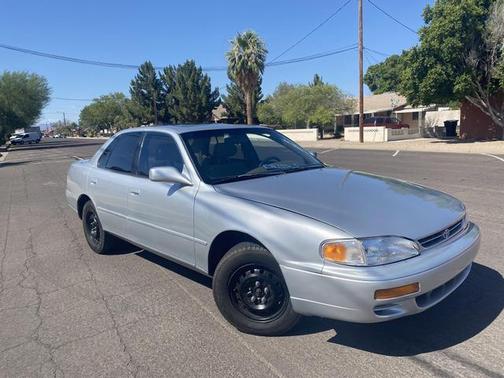 Photo 4 of 32 of 1996 Toyota Camry LE