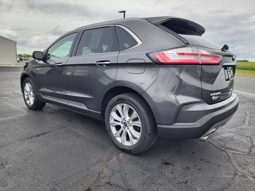 Magnetic Metallic 2019 Ford Edge Titanium