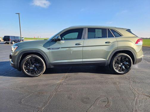 2025 Volkswagen Atlas Cross Sport 2.0T SE w/Technology 4MOTION