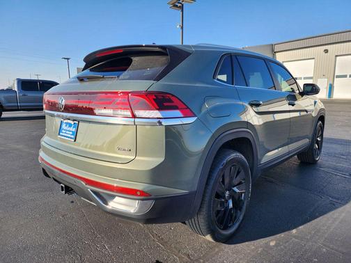 2025 Volkswagen Atlas Cross Sport 2.0T SE w/Technology 4MOTION