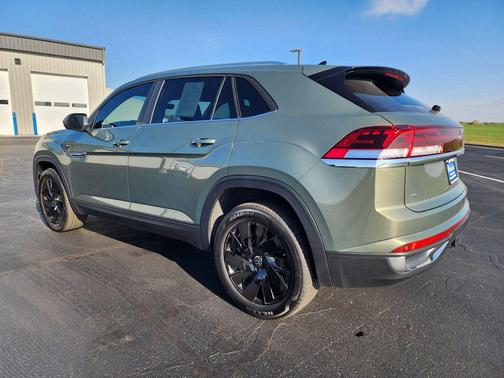 2025 Volkswagen Atlas Cross Sport 2.0T SE w/Technology 4MOTION