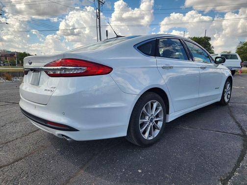 2017 Ford Fusion Hybrid SE