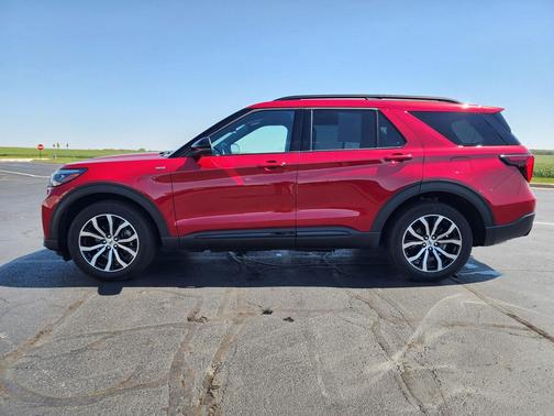 Rapid Red Metallic Tinted Clearcoat 2025 Ford Explorer ST-Line