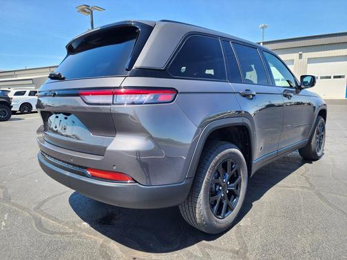 Baltic Gray Metallic Clearcoat 2025 Jeep Grand Cherokee Altitude