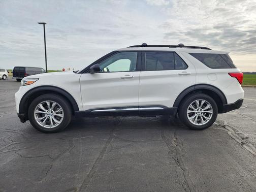 Star White Metallic Tri-Coat 2023 Ford Explorer XLT