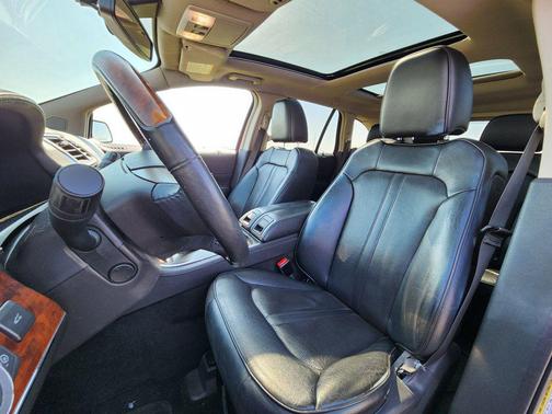 2012 Lincoln MKX Base
