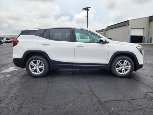 Summit White 2024 GMC Terrain SLE