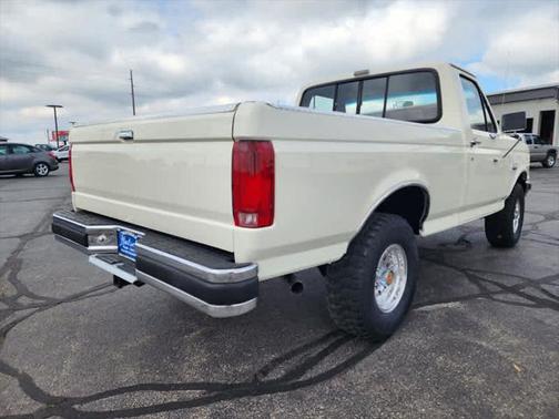1987 Ford F-150 2DR Regular Cab