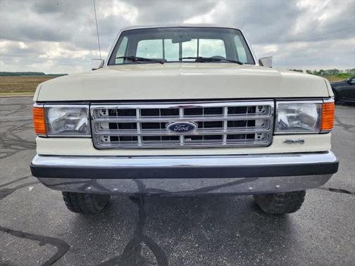 1987 Ford F-150 2DR Regular Cab