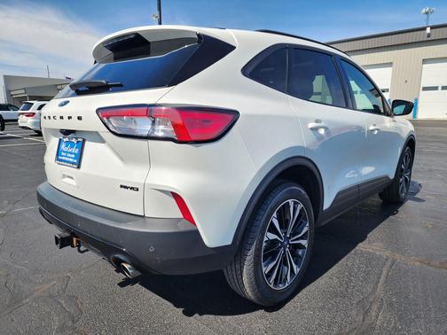 Star White Metallic Tri-Coat 2022 Ford Escape SEL