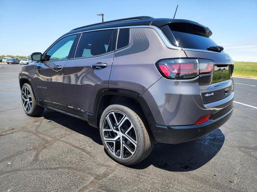 Baltic Gray Metallic Clearcoat 2024 Jeep Compass Limited